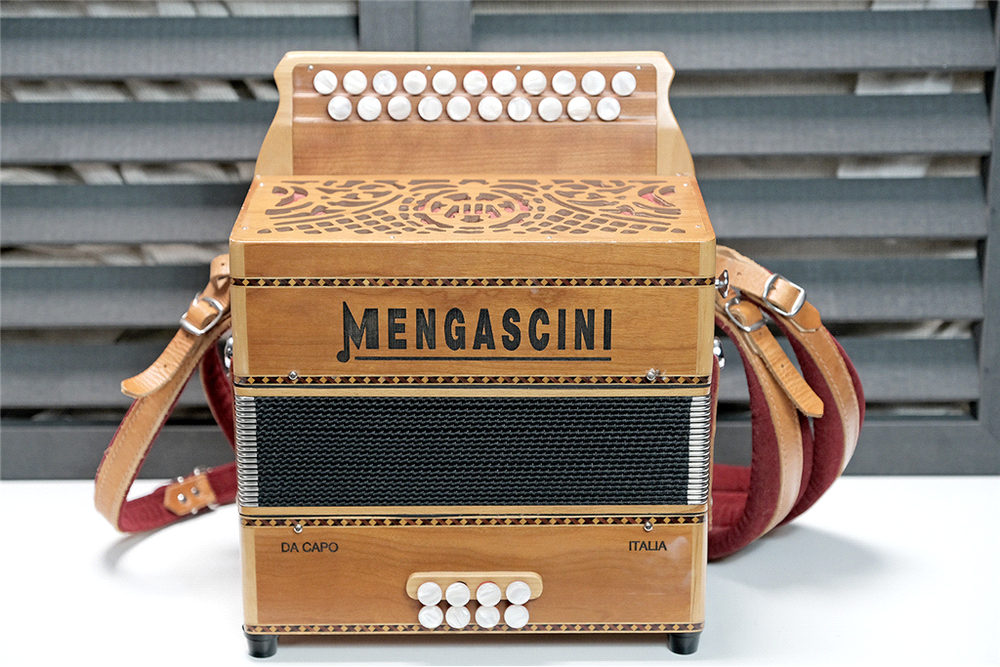 Mengascini D 213 (Occ.) Trekharmonica